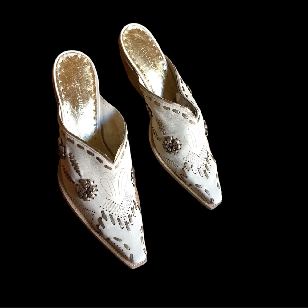 Like new Leather BCB GIRLS WHITE CLOGS w/ Gold Accents